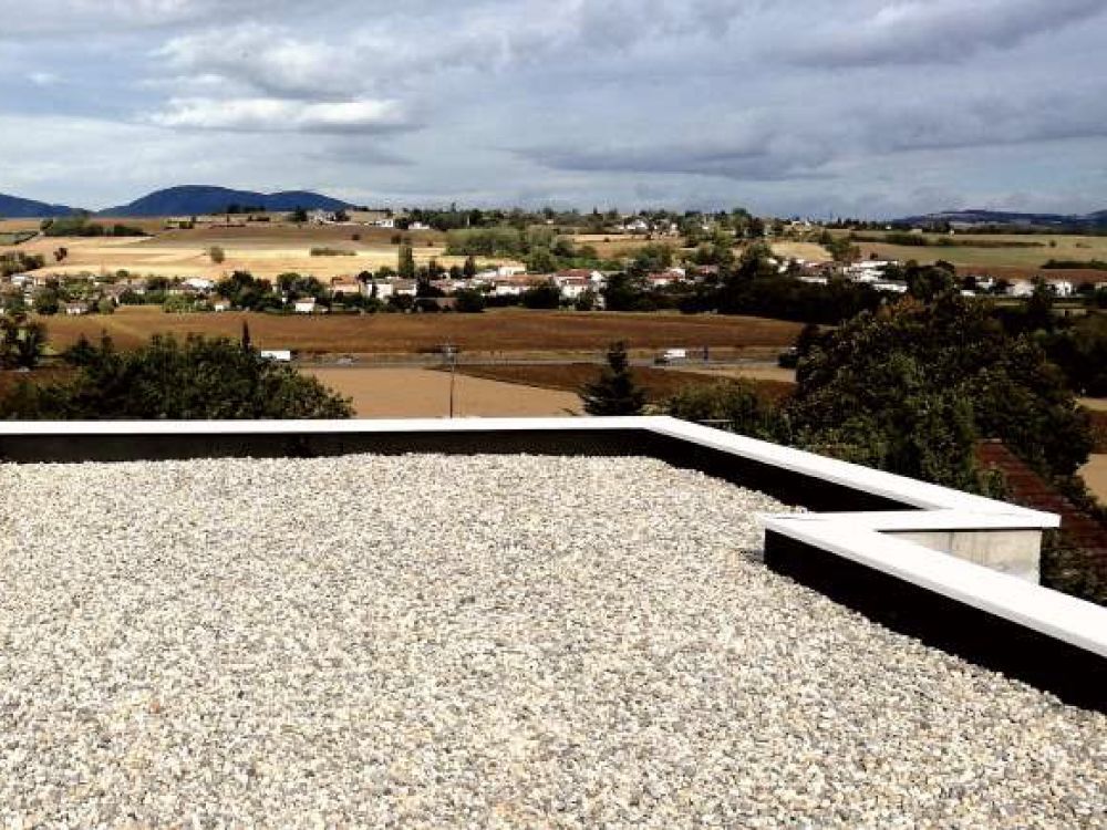 Toiture terrasse avec protection meuble en gravillons